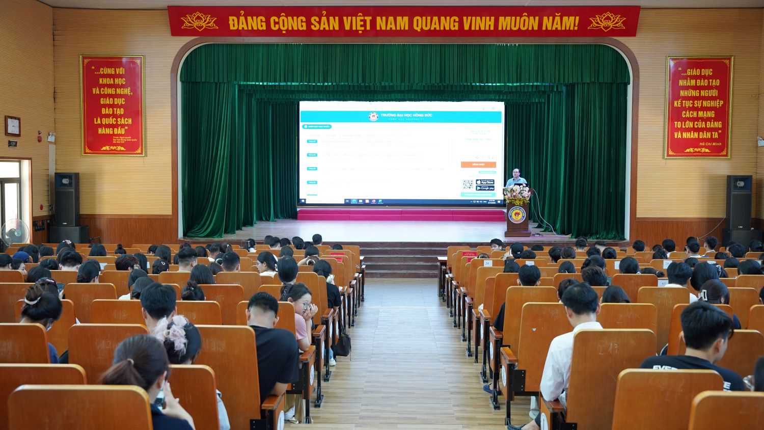 Trường Đại học Hồng Đức tập huấn sử dụng các phần mềm hỗ trợ dạy, học cho người học